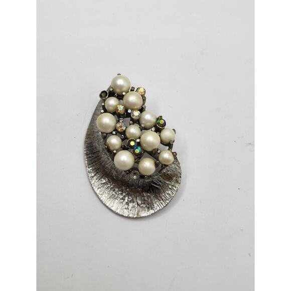 Vintage pearl cluster brooch rhinestone AB accent mid-century jewelry - Picture 2 of 9
